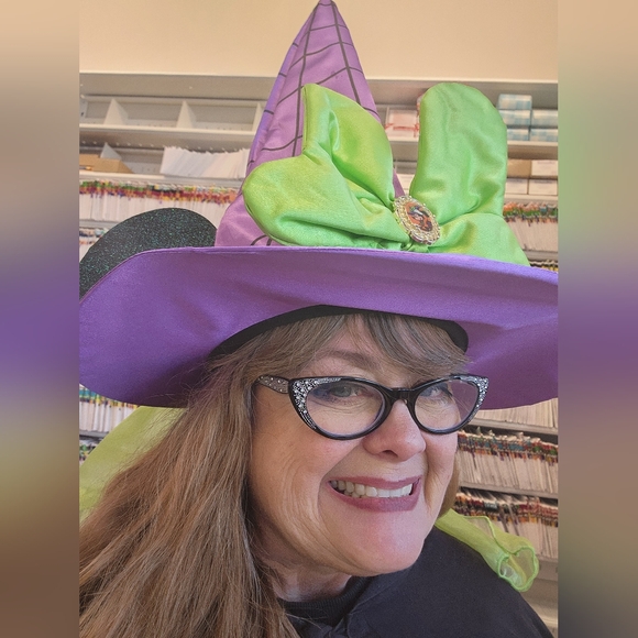 Meet your Posher, Jennifer - Picture 2 of 2